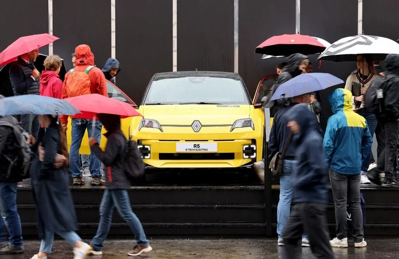 Több mint kétezer mérnököt bocsáthat el a Renault