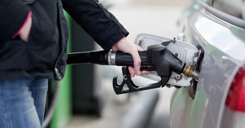 Újabb nagy csökkenés jön az üzemanyagok piaci áránál