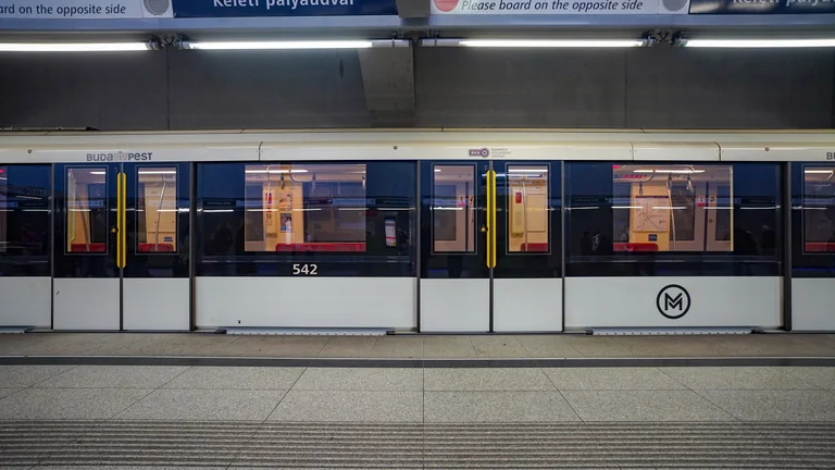 Arnold Schwarzeneggerék miatt két napra leáll az M2-es metró fél vonala